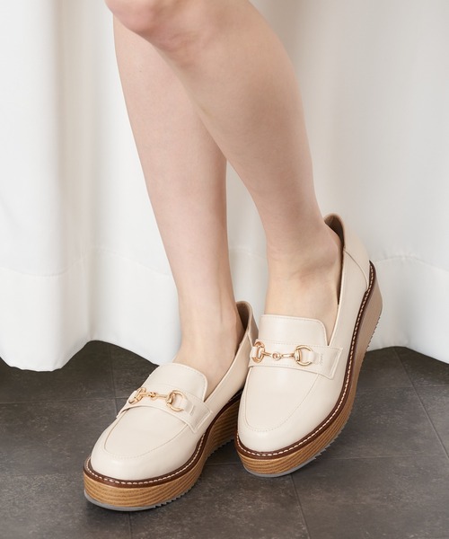 MIIA（ミーア）の「ビット付きローファー（ローファー・レディース・ブラック/ベージュ/オフホワイト・M/L）」の3枚目の写真