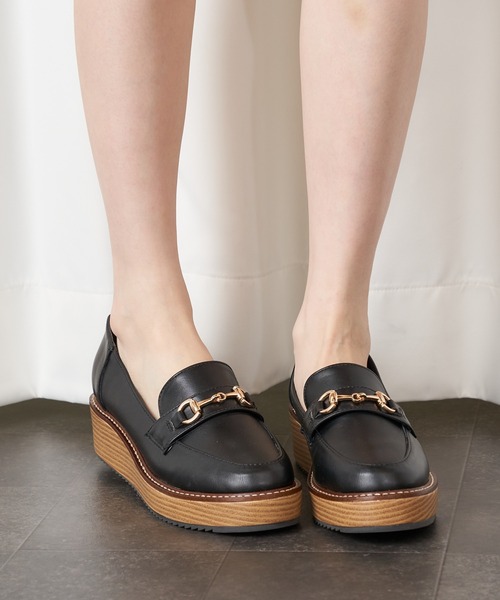 MIIA（ミーア）の「ビット付きローファー（ローファー・レディース・ブラック/ベージュ/オフホワイト・M/L）」の2枚目の写真