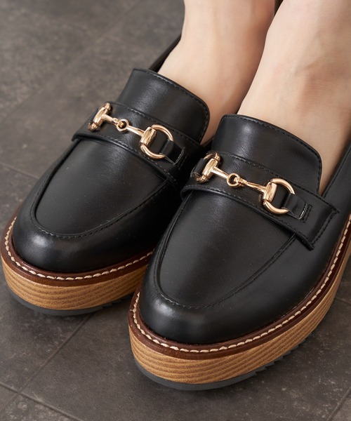 MIIA（ミーア）の「ビット付きローファー（ローファー・レディース・ブラック/ベージュ/オフホワイト・M/L）」の6枚目の写真