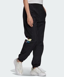 adidas（アディダス）の「アディカラー シャッタード トレフォイル 