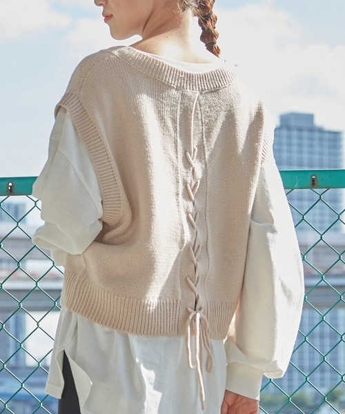 Honeys（ハニーズ）の「レースアップニットベスト（ベスト・レディース・ブラック/ピンク系その他/ベージュ/モカ・L/M/S）」の3枚目の写真