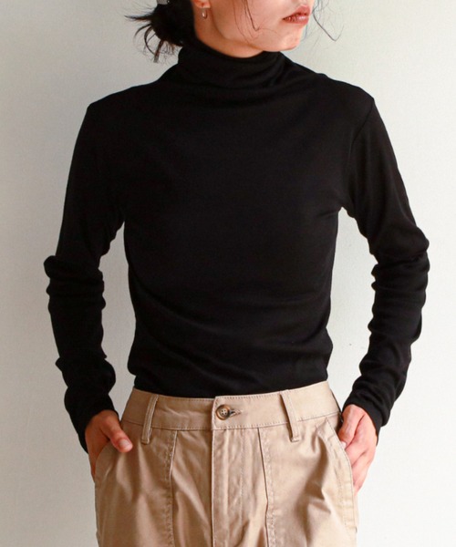 feepur（フェピュール）の「ストレッチハイネックカットソー（Tシャツ/カットソー・レディース・オフホワイト/ブラック/ブラウン/グレイッシュベージュ・MEDIUM）」の3枚目の写真