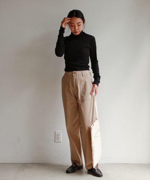 feepur（フェピュール）の「ストレッチハイネックカットソー（Tシャツ/カットソー・レディース・オフホワイト/ブラック/ブラウン/グレイッシュベージュ・MEDIUM）」の13枚目の写真