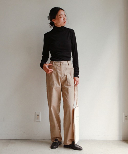 feepur（フェピュール）の「ストレッチハイネックカットソー（Tシャツ/カットソー・レディース・オフホワイト/ブラック/ブラウン/グレイッシュベージュ・MEDIUM）」の14枚目の写真