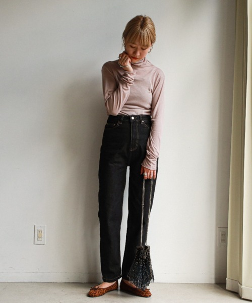 feepur（フェピュール）の「ストレッチハイネックカットソー（Tシャツ/カットソー・レディース・オフホワイト/ブラック/ブラウン/グレイッシュベージュ・MEDIUM）」の17枚目の写真