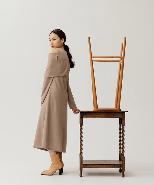 RANDEBOO(ランデブー)の「Sensual off shoulder op(ワンピース・レディース・ブラック/ベージュ/グレー・FREE)」の17枚目の写真