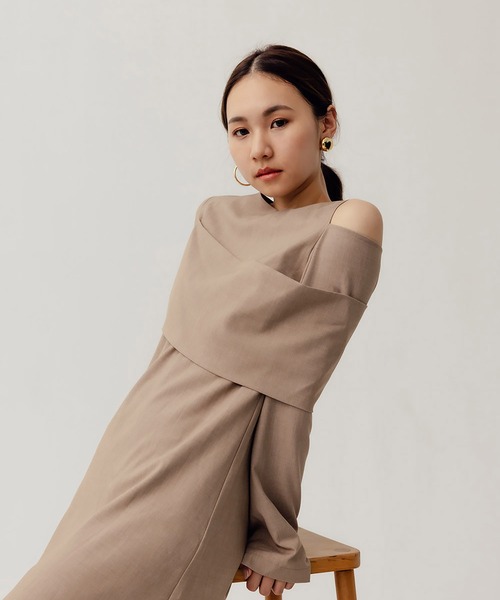 RANDEBOO(ランデブー)の「Sensual off shoulder op(ワンピース・レディース・ブラック/ベージュ/グレー・FREE)」の7枚目の写真