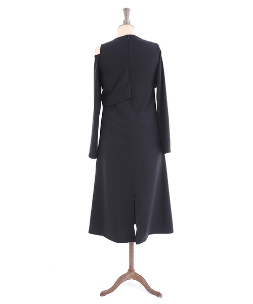 RANDEBOO(ランデブー)の「Sensual off shoulder op(ワンピース・レディース・ブラック/ベージュ/グレー・FREE)」の6枚目の写真