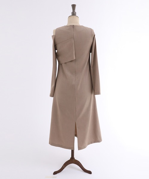 RANDEBOO(ランデブー)の「Sensual off shoulder op(ワンピース・レディース・ブラック/ベージュ/グレー・FREE)」の8枚目の写真