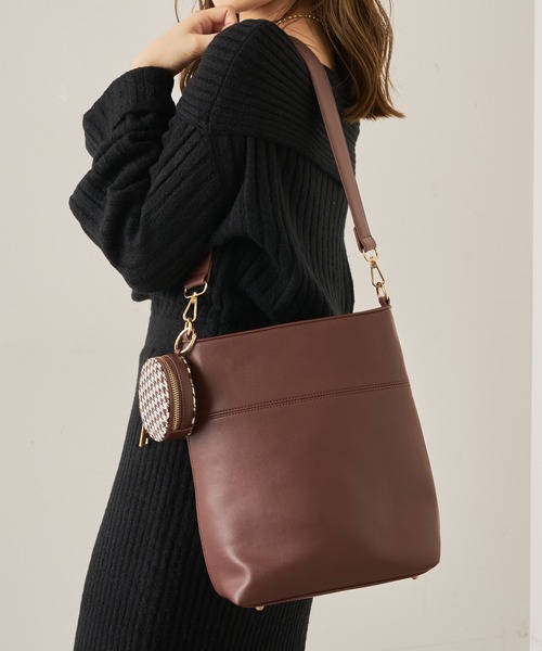 Chico(チコ)の「柄ポーチ付きスクエアトート(トートバッグ・レディース・アイボリー/ブラック/ブラウン・FREE)」の3枚目の写真