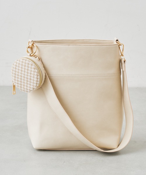 Chico(チコ)の「柄ポーチ付きスクエアトート(トートバッグ・レディース・アイボリー/ブラック/ブラウン・FREE)」の4枚目の写真