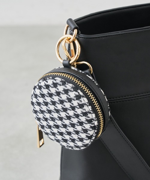 Chico(チコ)の「柄ポーチ付きスクエアトート(トートバッグ・レディース・アイボリー/ブラック/ブラウン・FREE)」の9枚目の写真