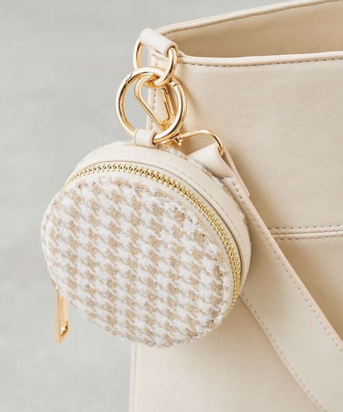 Chico(チコ)の「柄ポーチ付きスクエアトート(トートバッグ・レディース・アイボリー/ブラック/ブラウン・FREE)」の7枚目の写真