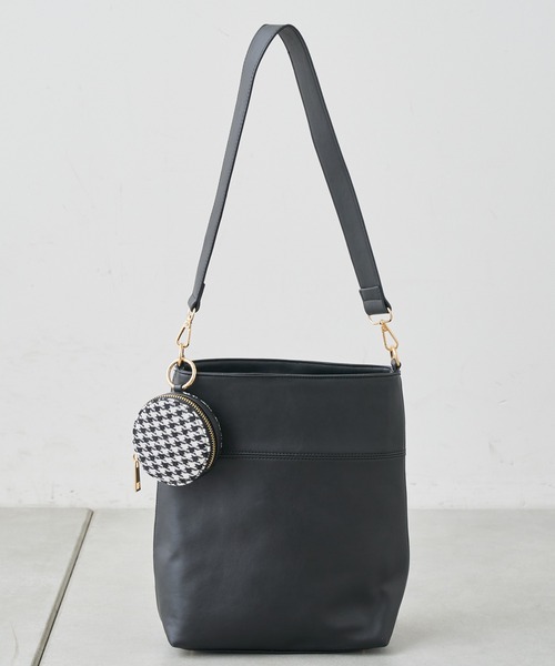 Chico(チコ)の「柄ポーチ付きスクエアトート(トートバッグ・レディース・アイボリー/ブラック/ブラウン・FREE)」の16枚目の写真