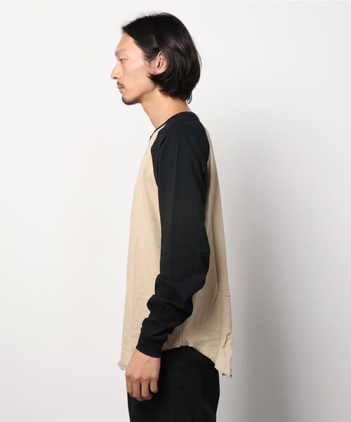 TRAP/U (トラップユー)の「ツートンカラー ラグランスリーブ 袖リブ 裾ラウンド ロング Tシャツ(Tシャツ/カットソー・メンズ・ベージュ/ホワイト/カーキ/ブラック/ダークオレンジ・L/M)」の6枚目の写真