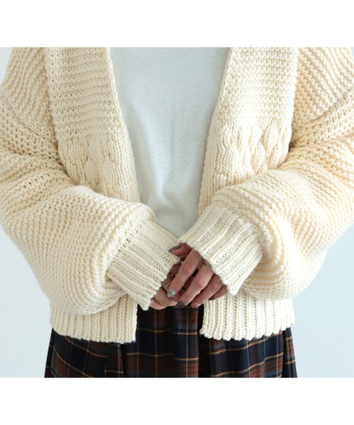 reca（レカ）の「ボリュームスリーブショート丈ニットカーディガン（カーディガン/ボレロ・レディース・ブラック/オフホワイト/ブラウン系その他・FREE）」の9枚目の写真