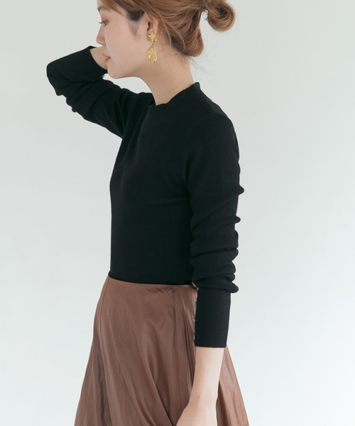 URBAN RESEARCH ROSSO WOMEN（アーバンリサーチ　ロッソ）の「ウォッシャブルウール袖ボタンリブニット（ニット/セーター・レディース・ベージュ/ブラック/レッド・FREE）」の13枚目の写真