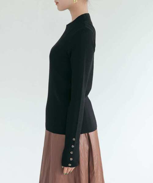 URBAN RESEARCH ROSSO WOMEN（アーバンリサーチ　ロッソ）の「ウォッシャブルウール袖ボタンリブニット（ニット/セーター・レディース・ベージュ/ブラック/レッド・FREE）」の20枚目の写真