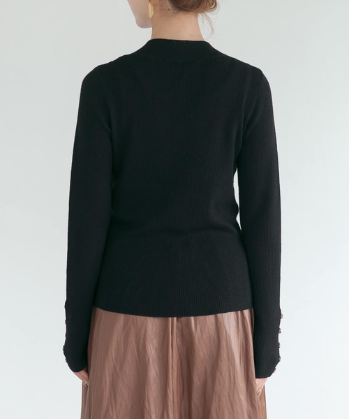 URBAN RESEARCH ROSSO WOMEN（アーバンリサーチ　ロッソ）の「ウォッシャブルウール袖ボタンリブニット（ニット/セーター・レディース・ベージュ/ブラック/レッド・FREE）」の17枚目の写真