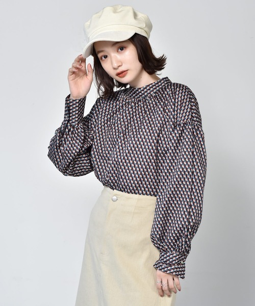 RETRO GIRL（レトロガール）の「総柄ボリューム袖ブラウス（シャツ/ブラウス・レディース・ブラウン系その他/グリーン系その他/ブルー系その他/オレンジ系その他・FREE）」の3枚目の写真