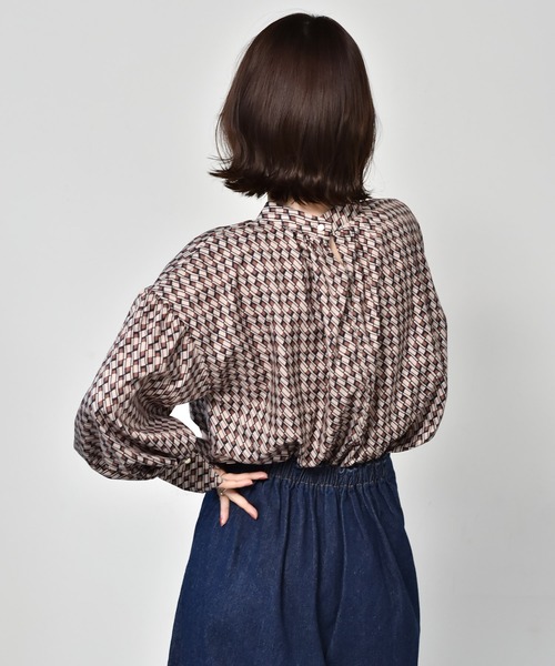 RETRO GIRL（レトロガール）の「総柄ボリューム袖ブラウス（シャツ/ブラウス・レディース・ブラウン系その他/グリーン系その他/ブルー系その他/オレンジ系その他・FREE）」の16枚目の写真