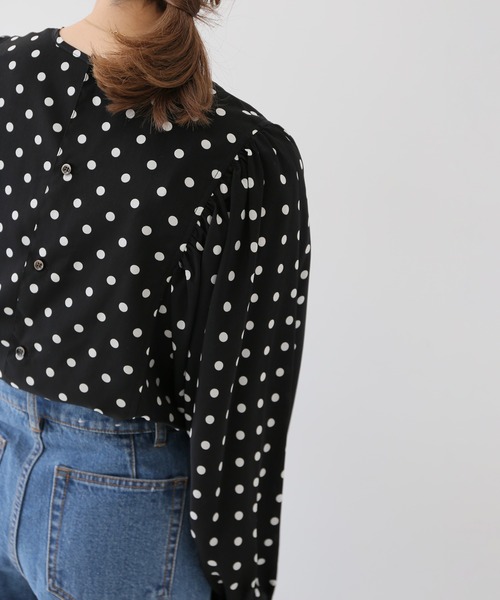 SLOBE IENA（スローブイエナ）の「ボリュームスリーブブラウス【手洗い可能】◆（シャツ/ブラウス・レディース・ブラック系その他/チャコールグレー・FREE）」の13枚目の写真