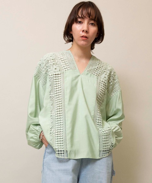 Johnbull（ジョンブル）の「レースブロッキングシャツ（シャツ/ブラウス・レディース・ブラック/ベージュ/ライトオリーブ・FREE）」の3枚目の写真