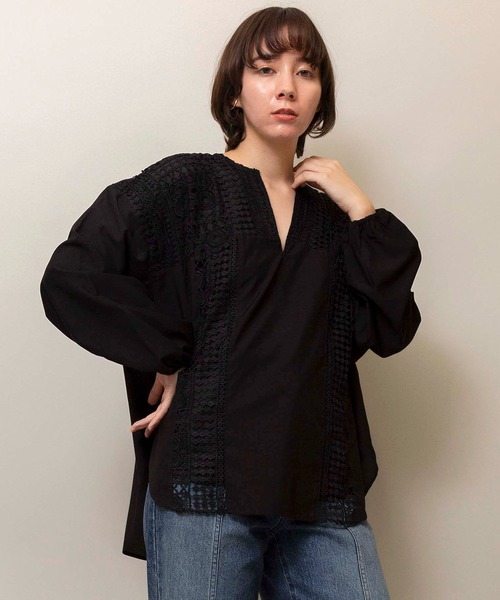 Johnbull（ジョンブル）の「レースブロッキングシャツ（シャツ/ブラウス・レディース・ブラック/ベージュ/ライトオリーブ・FREE）」の2枚目の写真