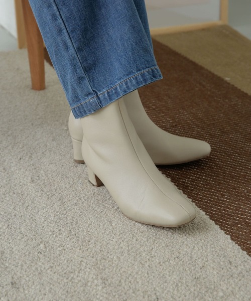 URBAN RESEARCH DOORS(アーバンリサーチドアーズ)の「レザースクエアトゥブーツ(ブーツ・レディース・ブラック/ホワイト系その他・38/36/37)」の5枚目の写真