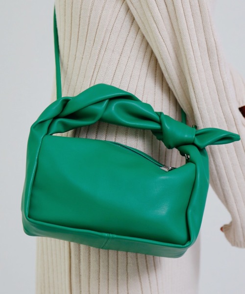 COLONY 2139（コロニートゥーワンスリーナイン）の「ねじり横長ショルダーバッグ（ショルダーバッグ・レディース・ブラック/オレンジ/グリーン/アイボリー・FREE）」の3枚目の写真