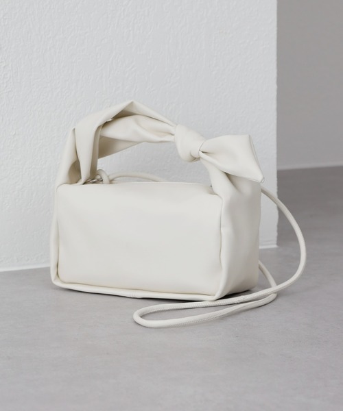 COLONY 2139（コロニートゥーワンスリーナイン）の「ねじり横長ショルダーバッグ（ショルダーバッグ・レディース・ブラック/オレンジ/グリーン/アイボリー・FREE）」の2枚目の写真