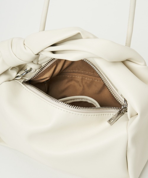 COLONY 2139（コロニートゥーワンスリーナイン）の「ねじり横長ショルダーバッグ（ショルダーバッグ・レディース・ブラック/オレンジ/グリーン/アイボリー・FREE）」の9枚目の写真