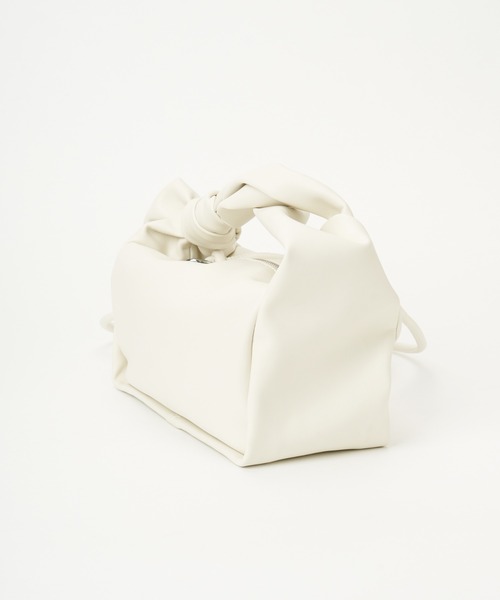 COLONY 2139（コロニートゥーワンスリーナイン）の「ねじり横長ショルダーバッグ（ショルダーバッグ・レディース・ブラック/オレンジ/グリーン/アイボリー・FREE）」の6枚目の写真