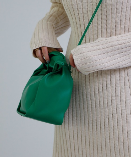 COLONY 2139（コロニートゥーワンスリーナイン）の「ねじり横長ショルダーバッグ（ショルダーバッグ・レディース・ブラック/オレンジ/グリーン/アイボリー・FREE）」の16枚目の写真