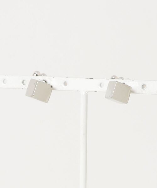 irolier(イロリエール)の「【IROLIER/イロリエール】サイコロキャッチ5パールピアス(ピアス(両耳用)・レディース・シルバー/ゴールド・FREE)」の13枚目の写真