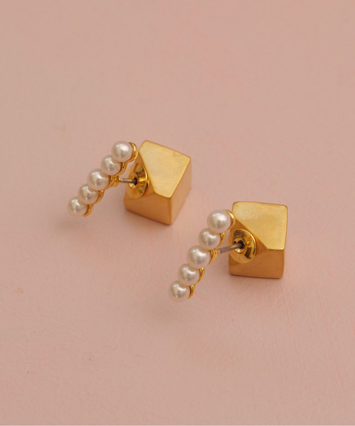 irolier(イロリエール)の「【IROLIER/イロリエール】サイコロキャッチ5パールピアス(ピアス(両耳用)・レディース・シルバー/ゴールド・FREE)」の2枚目の写真