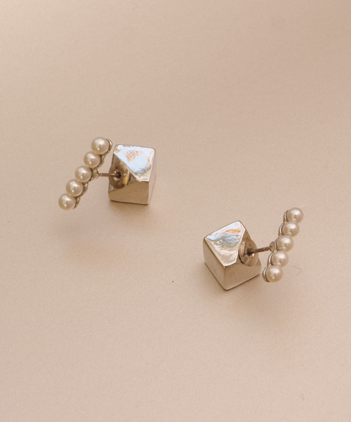 irolier(イロリエール)の「【IROLIER/イロリエール】サイコロキャッチ5パールピアス(ピアス(両耳用)・レディース・シルバー/ゴールド・FREE)」の7枚目の写真