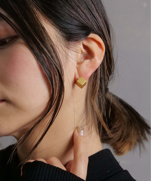 irolier(イロリエール)の「【IROLIER/イロリエール】サイコロキャッチ5パールピアス(ピアス(両耳用)・レディース・シルバー/ゴールド・FREE)」の12枚目の写真