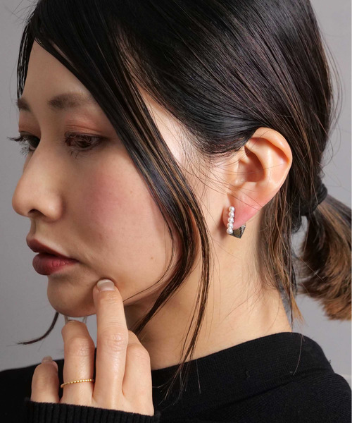 irolier(イロリエール)の「【IROLIER/イロリエール】サイコロキャッチ5パールピアス(ピアス(両耳用)・レディース・シルバー/ゴールド・FREE)」の4枚目の写真