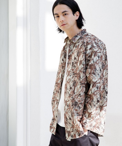 niko and...（ニコアンド）の「[速乾・イージーケア]バティック幾何学柄シャツ（シャツ/ブラウス・メンズ・ブラック/ブラウン/スモーク/ネイビー・SMALL/MEDIUM/LARGE）」の4枚目の写真