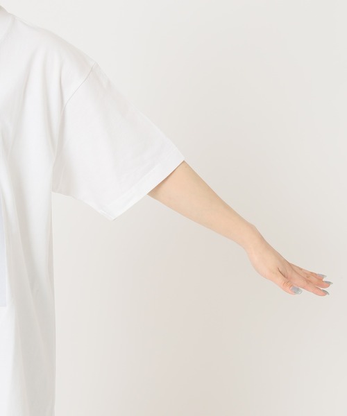 POET MEETS DUBWISE（ポエットミーツダブワイズ）の「POET MEETS DUBWISE CARRYING GIRL PHOTO T：カットソー◆（Tシャツ/カットソー・レディース・ホワイト・FREE）」の3枚目の写真