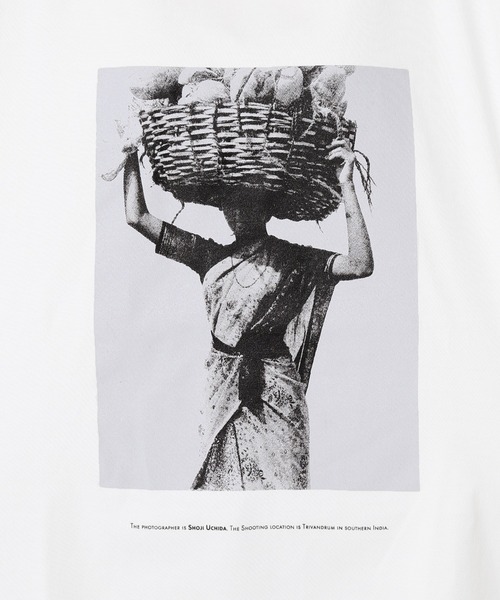 POET MEETS DUBWISE（ポエットミーツダブワイズ）の「POET MEETS DUBWISE CARRYING GIRL PHOTO T：カットソー◆（Tシャツ/カットソー・レディース・ホワイト・FREE）」の5枚目の写真