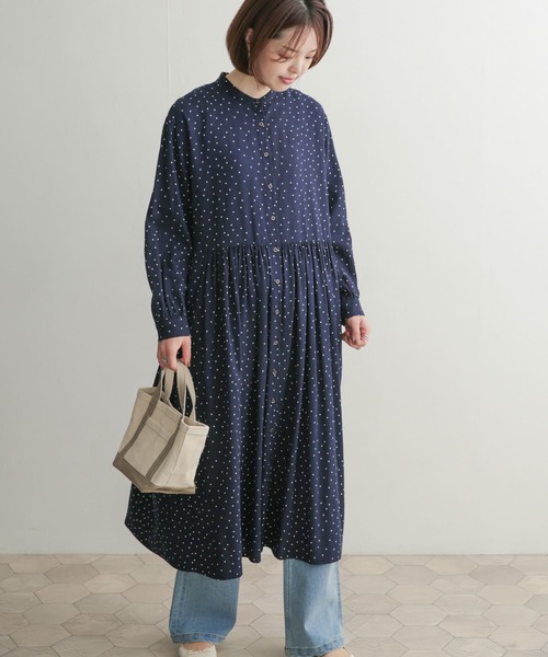 URBAN RESEARCH DOORS（アーバンリサーチドアーズ）の「ドット柄ギャザーワンピース（ワンピース・レディース・ブラック/ネイビー・1/0）」の14枚目の写真