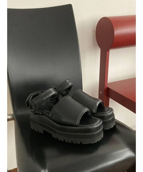 EMODA（エモダ）の「ハイボリュームタンクサンダル（サンダル・レディース・ホワイト/ブラック・SMALL/MEDIUM/LARGE）」の4枚目の写真