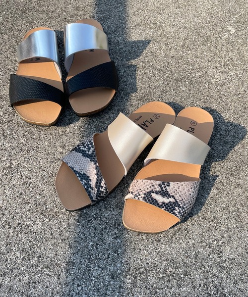 PLAKTON（プラクトン）の「[PLAKTON/プラクトン] 別注 バイカラー 2ストラップフラットサンダル（サンダル・レディース・シルバー/ゴールド・38/36/37）」の4枚目の写真