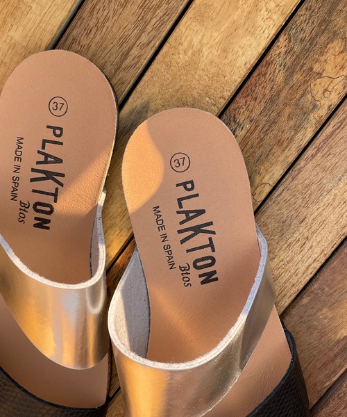 PLAKTON（プラクトン）の「[PLAKTON/プラクトン] 別注 バイカラー 2ストラップフラットサンダル（サンダル・レディース・シルバー/ゴールド・38/36/37）」の7枚目の写真