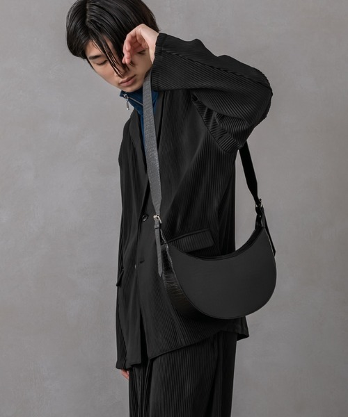 Adoon plain(アドーンプレーン)の「【Adoon plain】クロコ風ショルダーバッグ(ショルダーバッグ・メンズ・ホワイト/ブラック・FREE)」の2枚目の写真