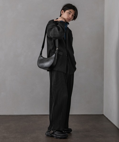 Adoon plain(アドーンプレーン)の「【Adoon plain】クロコ風ショルダーバッグ(ショルダーバッグ・メンズ・ホワイト/ブラック・FREE)」の8枚目の写真