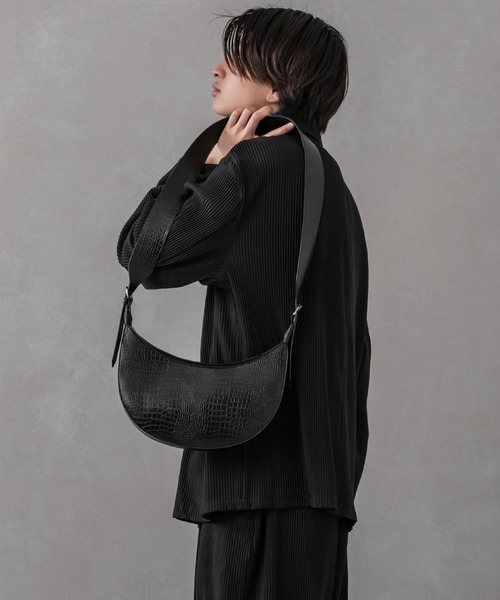 Adoon plain(アドーンプレーン)の「【Adoon plain】クロコ風ショルダーバッグ(ショルダーバッグ・メンズ・ホワイト/ブラック・FREE)」の11枚目の写真