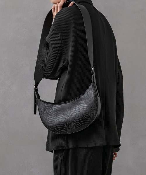 Adoon plain(アドーンプレーン)の「【Adoon plain】クロコ風ショルダーバッグ(ショルダーバッグ・メンズ・ホワイト/ブラック・FREE)」の12枚目の写真